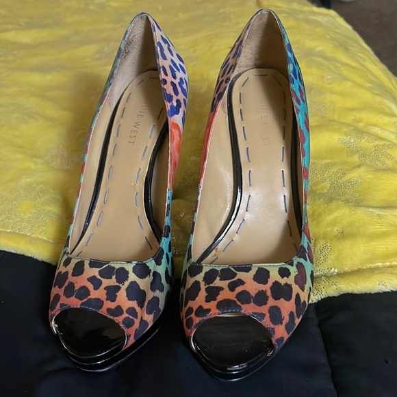 Beautiful Like New Heels - Picture 4 of 4